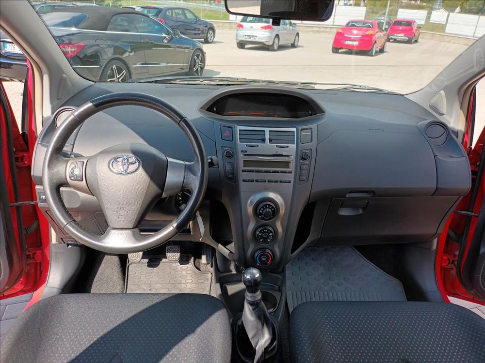 Toyota Yaris 1,0 VVT-i Cool,R 1MAJ,TAN