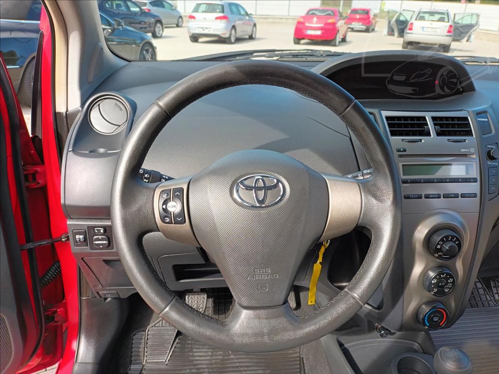 Toyota Yaris 1,0 VVT-i,51kw,Cool,SERVISKA