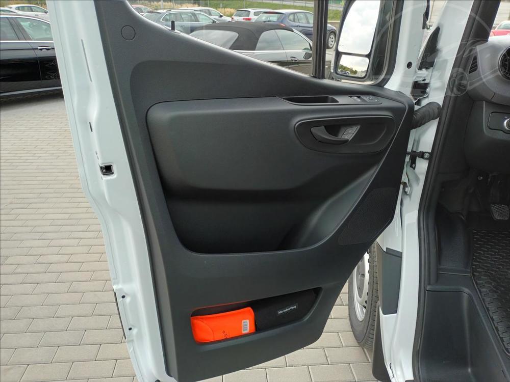 Mercedes-Benz Sprinter 2,0 215CDI,L2H2,KAMERA,KOLA