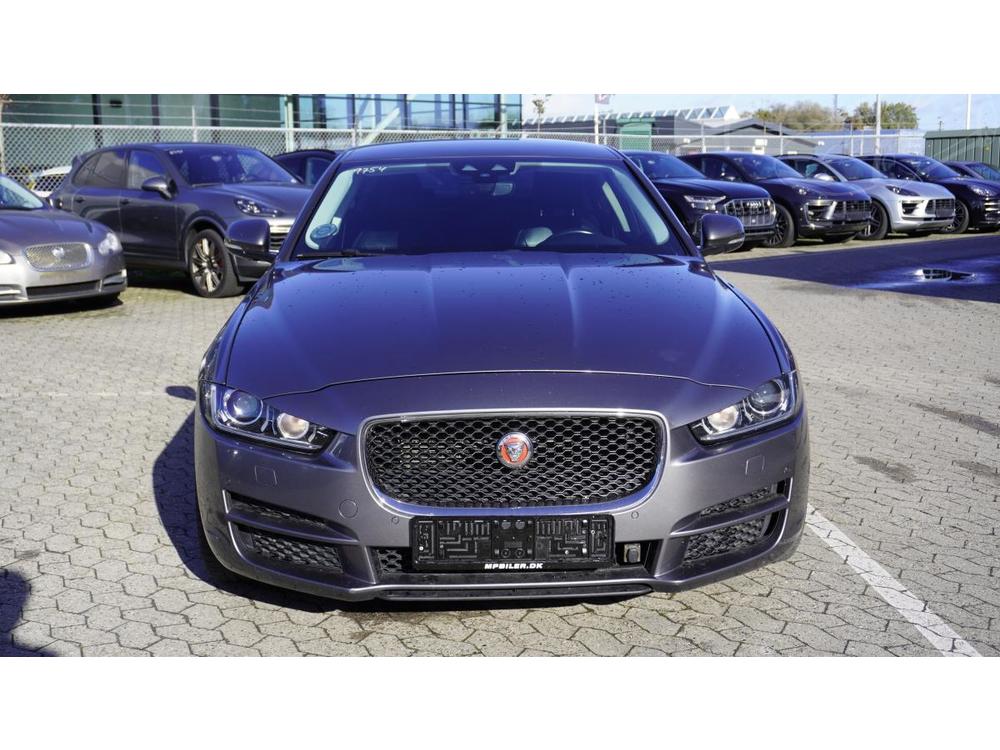 Jaguar  XE 2.0  PURE