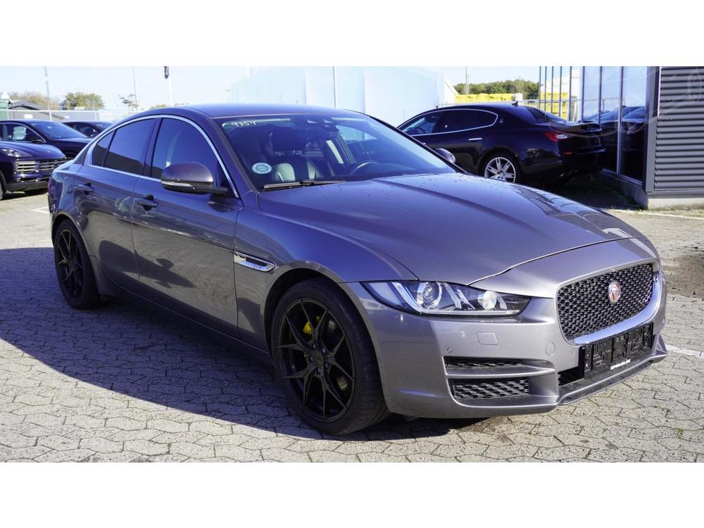 Jaguar  XE 2.0  PURE