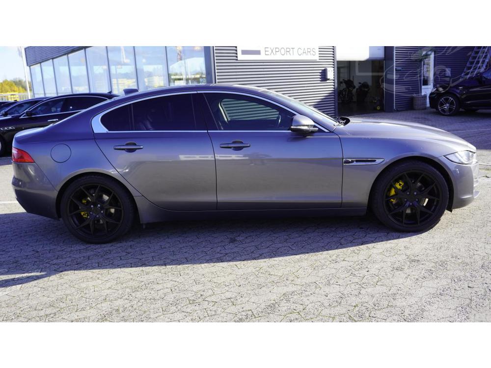 Jaguar  XE 2.0  PURE