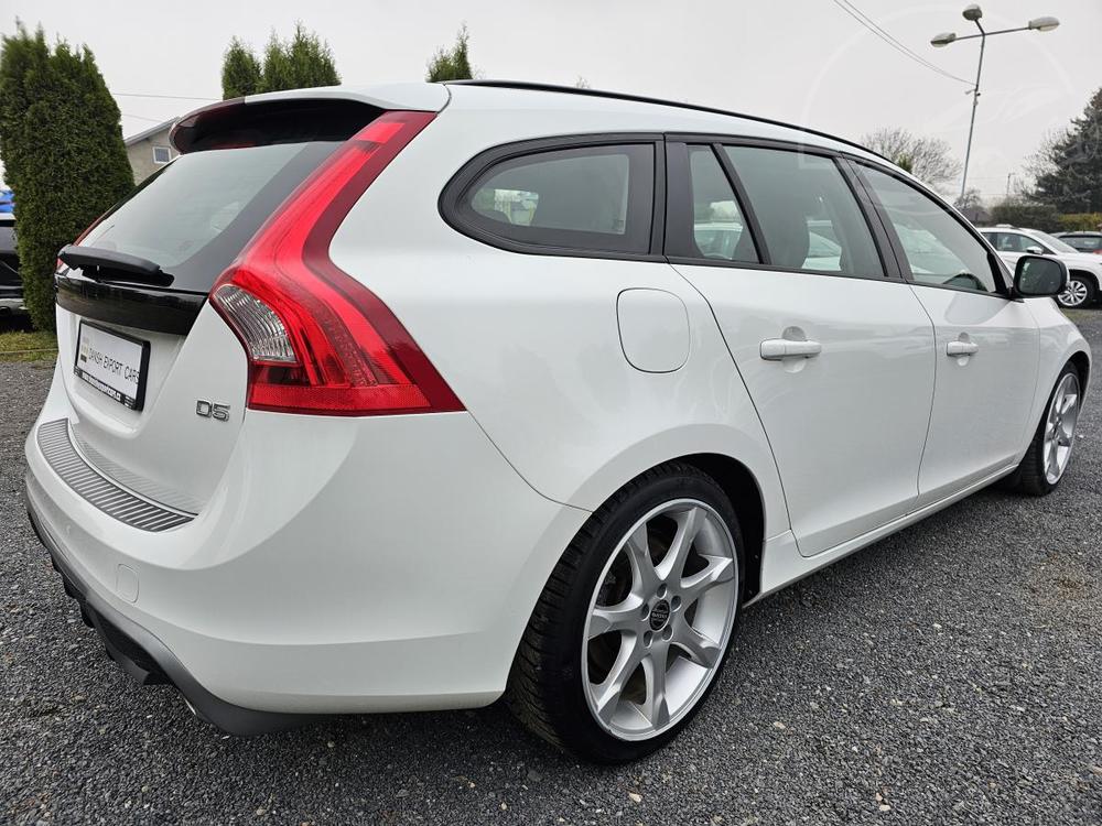 Volvo V60 D5 158kW R-DESIGN