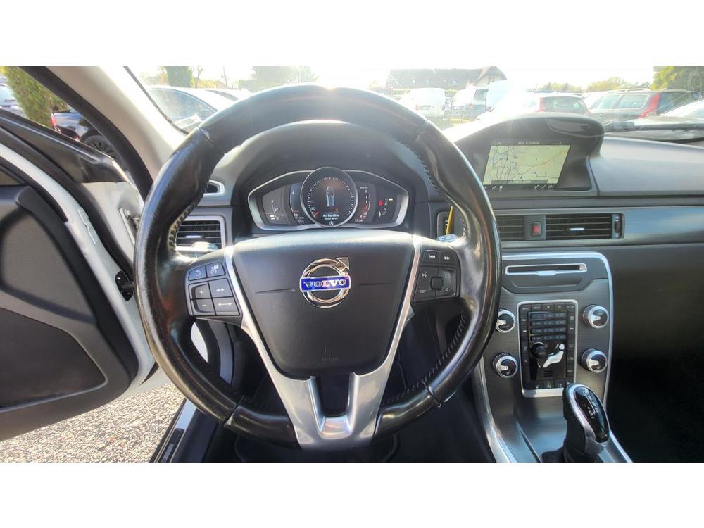 Volvo XC70 D4 2.0 133kW, SERVISN KN͎KA