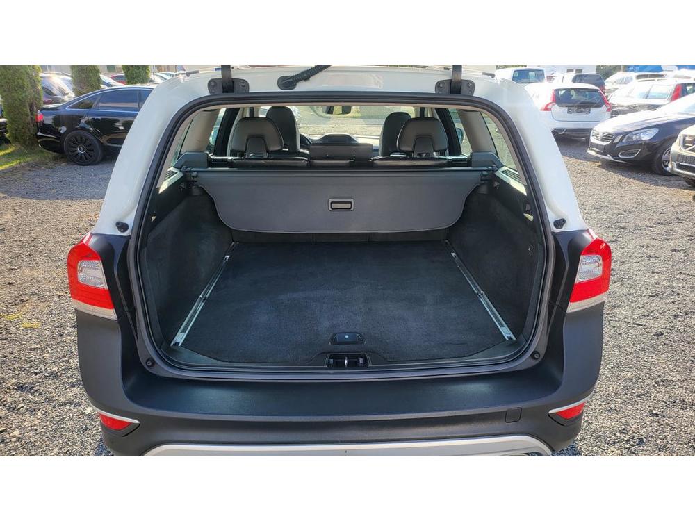 Volvo XC70 D4 2.0 133kW, SERVISN KN͎KA