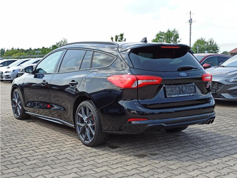 Ford Focus ST-2.0TDCi-140KW-M/T-LED-NAVI-