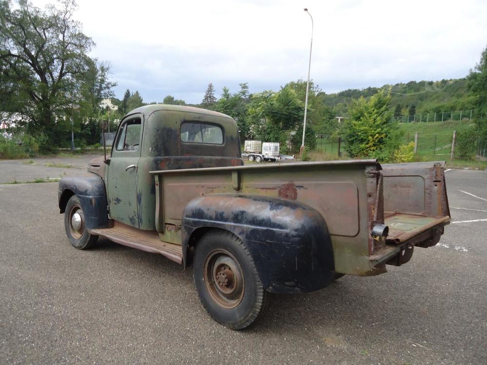 Ford  F68 Truck pick up