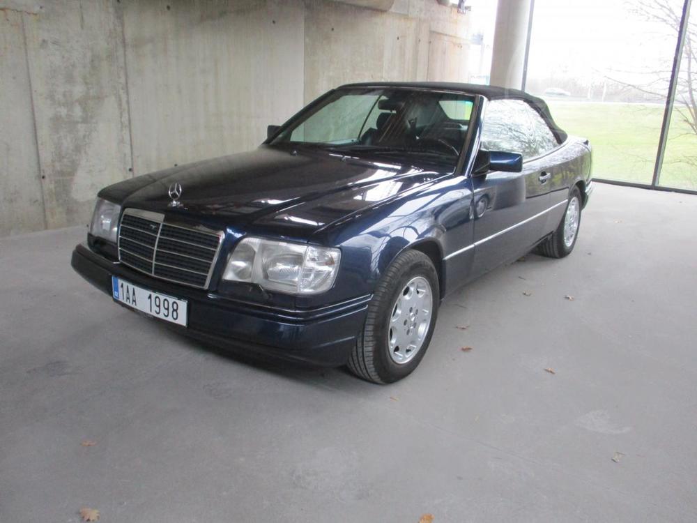 Mercedes-Benz 124 E320 Cabrio Automat, klima.