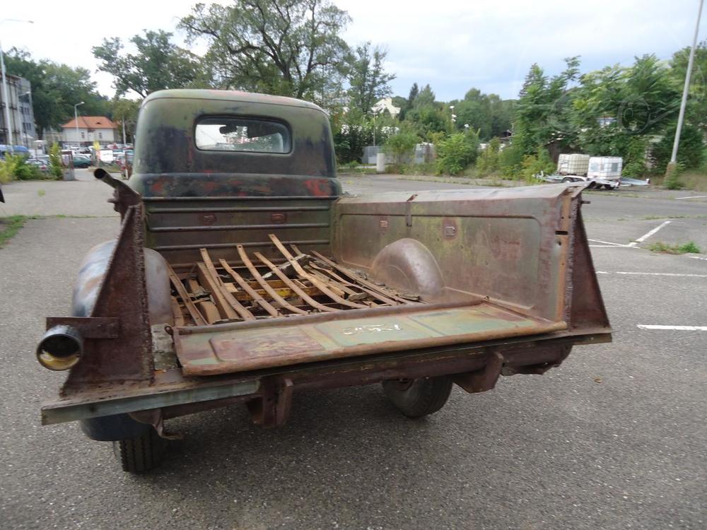 Ford  F68 Truck pick up