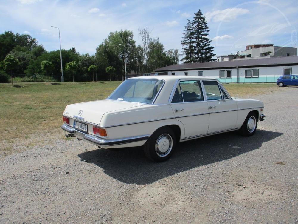 Mercedes-Benz 280 W114