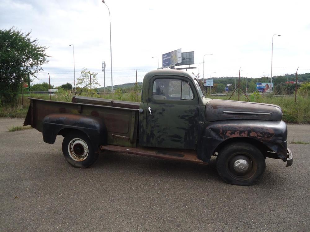 Ford  F68 Truck pick up