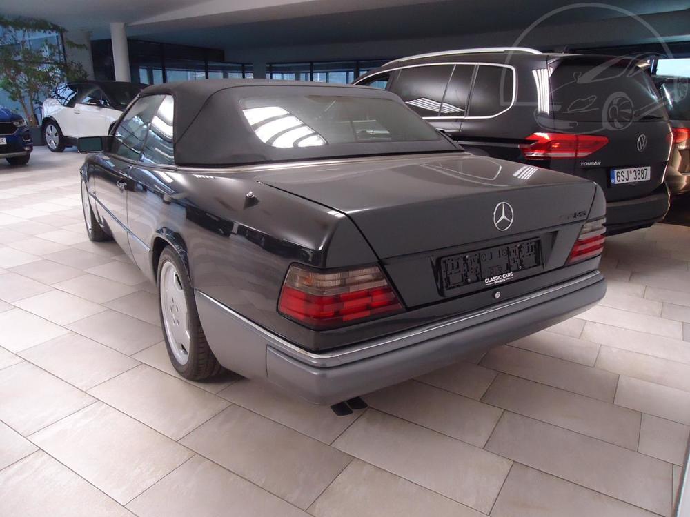 Mercedes-Benz 124 300 CE 24V Cabrio.