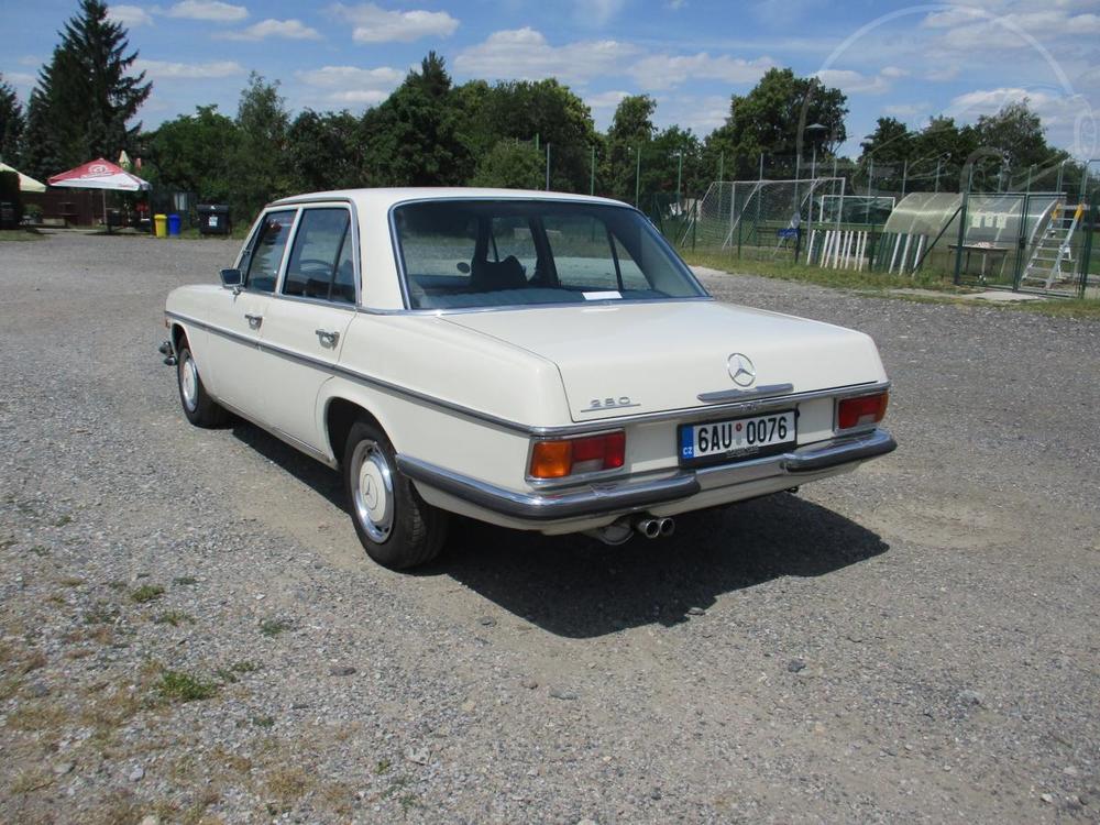 Mercedes-Benz 280 W114