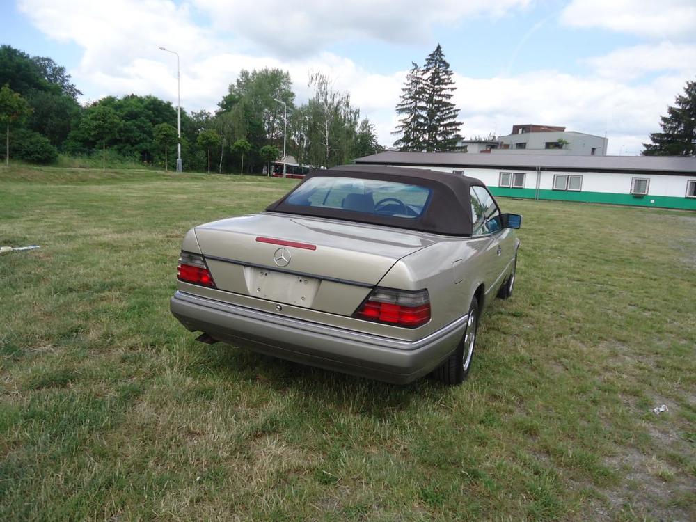 Mercedes-Benz 124 E 320 Cabrio, automat, klima