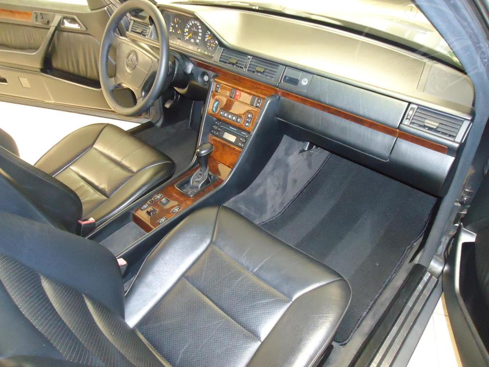 Mercedes-Benz 124 300 CE 24V Cabrio.