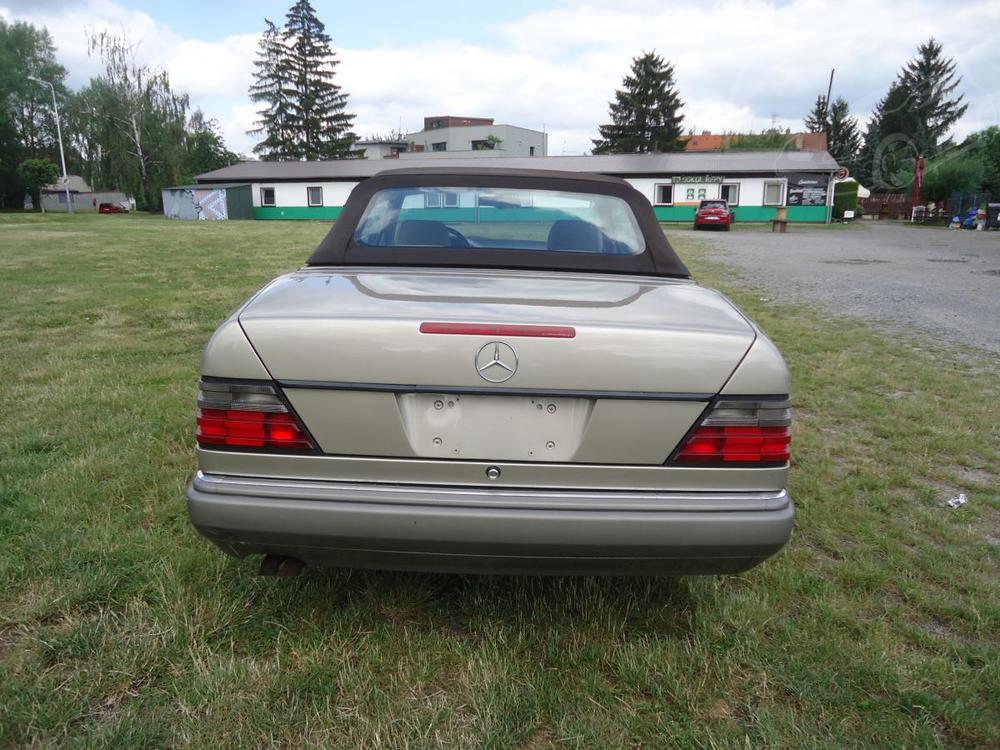 Mercedes-Benz 124 E 320 Cabrio, automat, klima