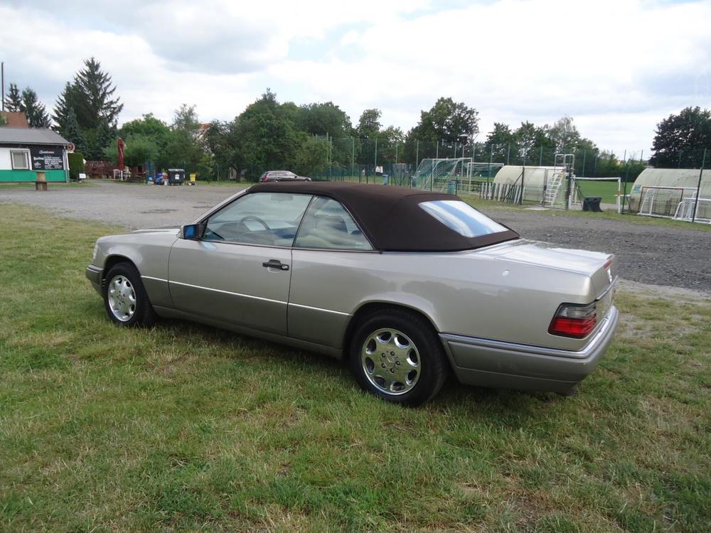 Mercedes-Benz 124 E 320 Cabrio, automat, klima