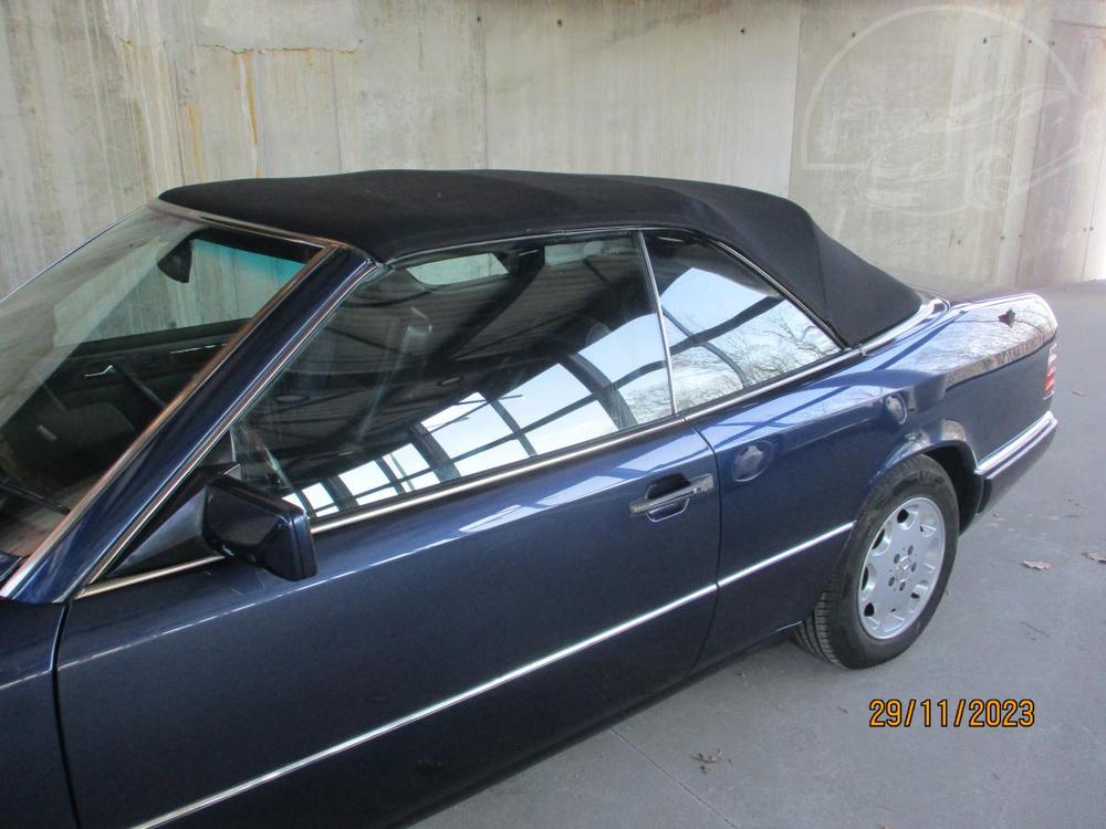 Mercedes-Benz 124 E320 Cabrio Automat, klima.