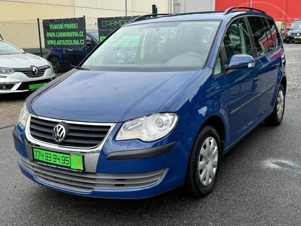 Volkswagen Touran 1,6 MPI - VYHŘÍVANÁ SEDADLA