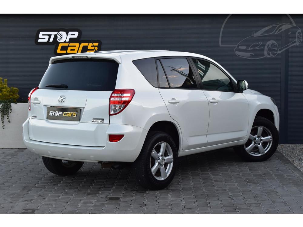 Toyota RAV4 2.2 D-4D 110kW *2xPNEU*KAMERA*