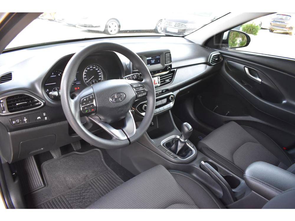 Hyundai i30 1.6CRDi TRIKOLOR 2xPNEU*R 1.M