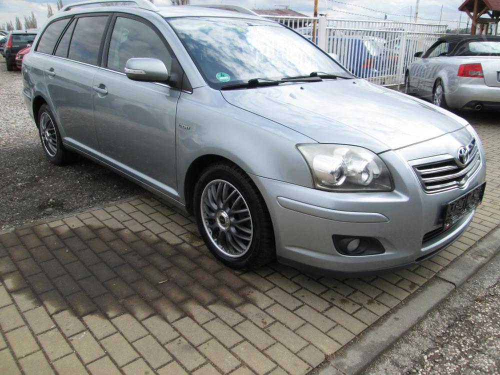 Prodm Toyota Avensis 2,2  130 KW