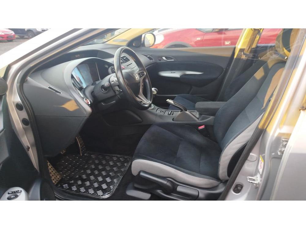 Honda Civic 1.8 VTi  FULL SERVIS