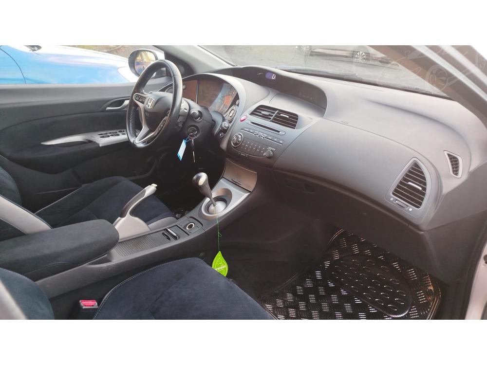 Honda Civic 1.8 VTi  FULL SERVIS