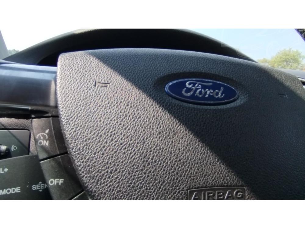 Ford Focus 1.6 16V  ++ TOP  STAV ++