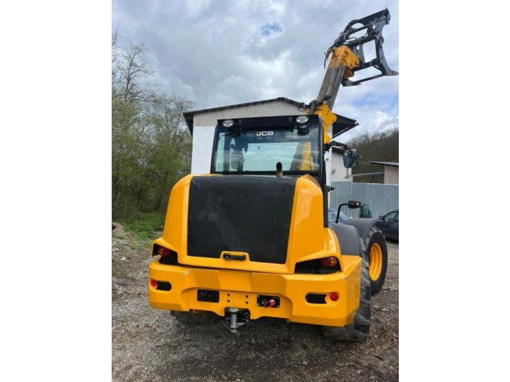 JCB  5.2m/3.2t manipultor +klet