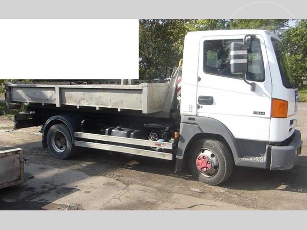 Nissan Atleon hak teleskop 7.5 t palfi