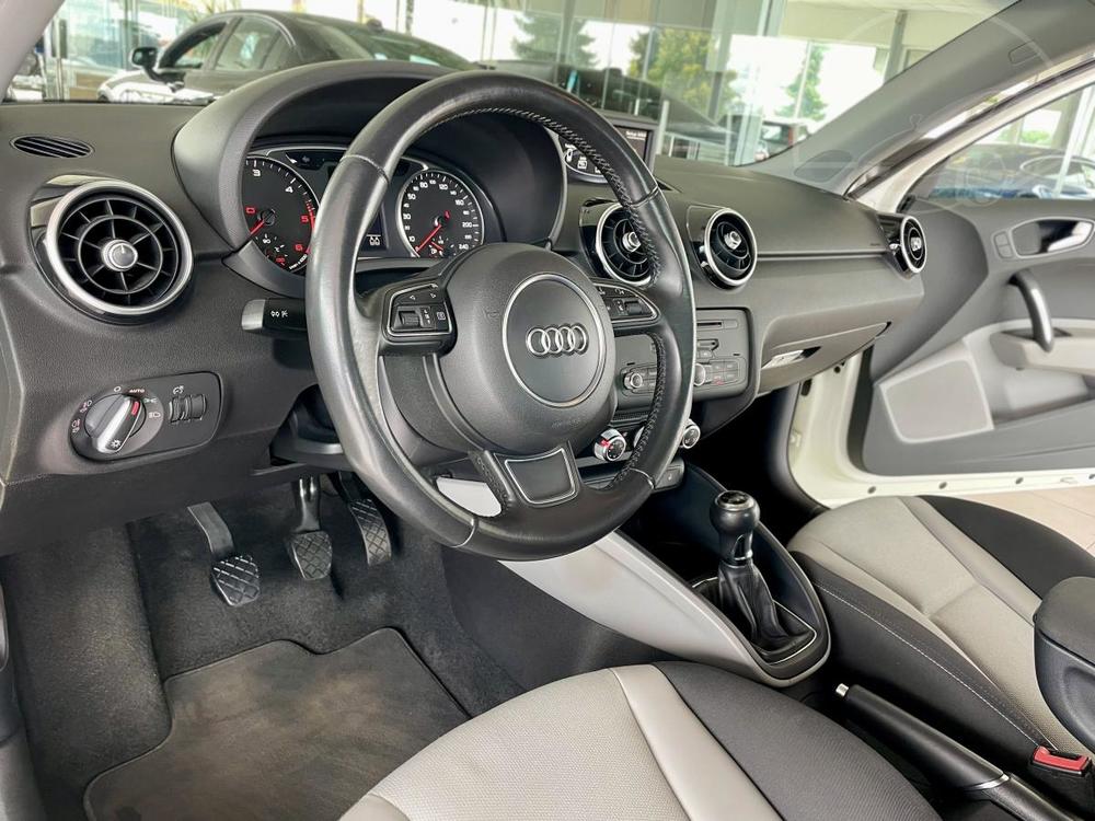 Audi A1 1.6TDI 77kW*S-Line*Xenon*NAVI*