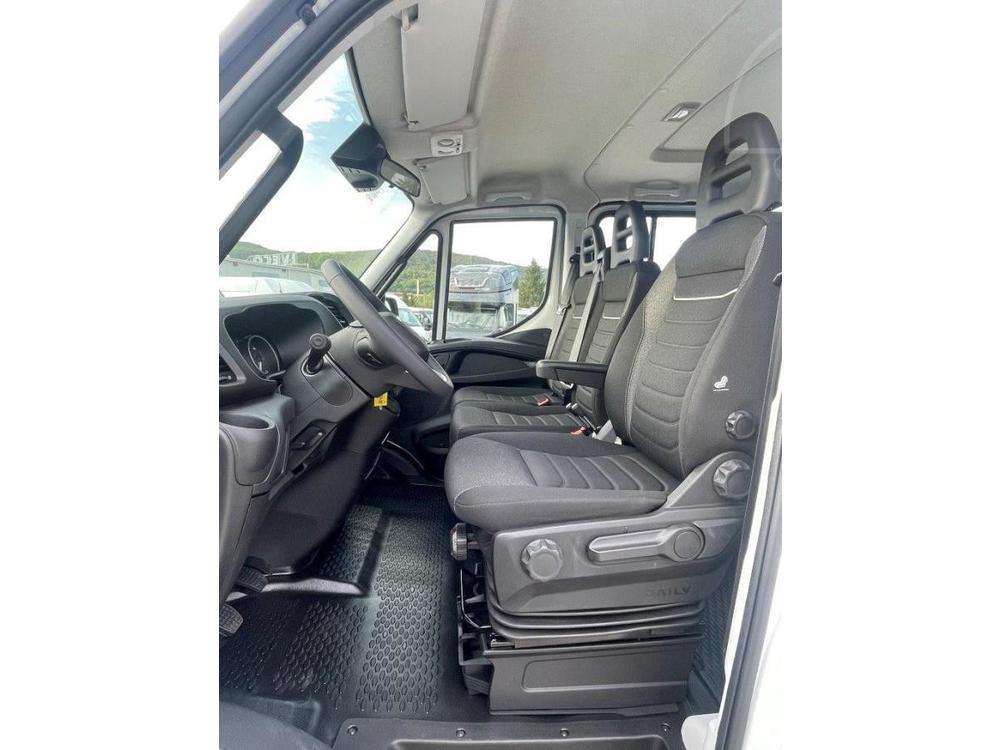 Iveco Daily dvoukabina 6+1 nosi kontejner