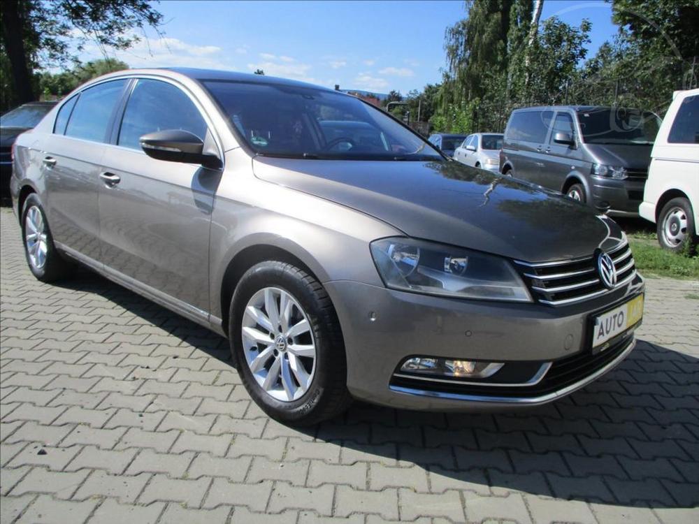 Prodm Volkswagen Passat 1,4 TSI  SERVISN KNIHA