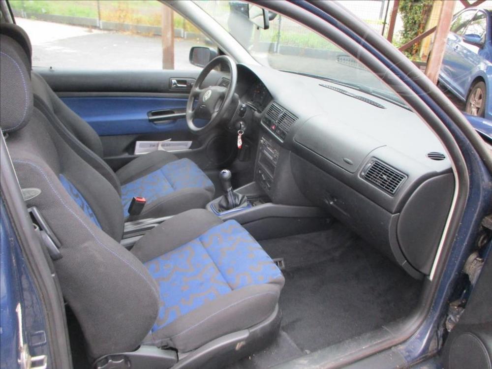 Volkswagen Golf 1,6 i  KLIMA