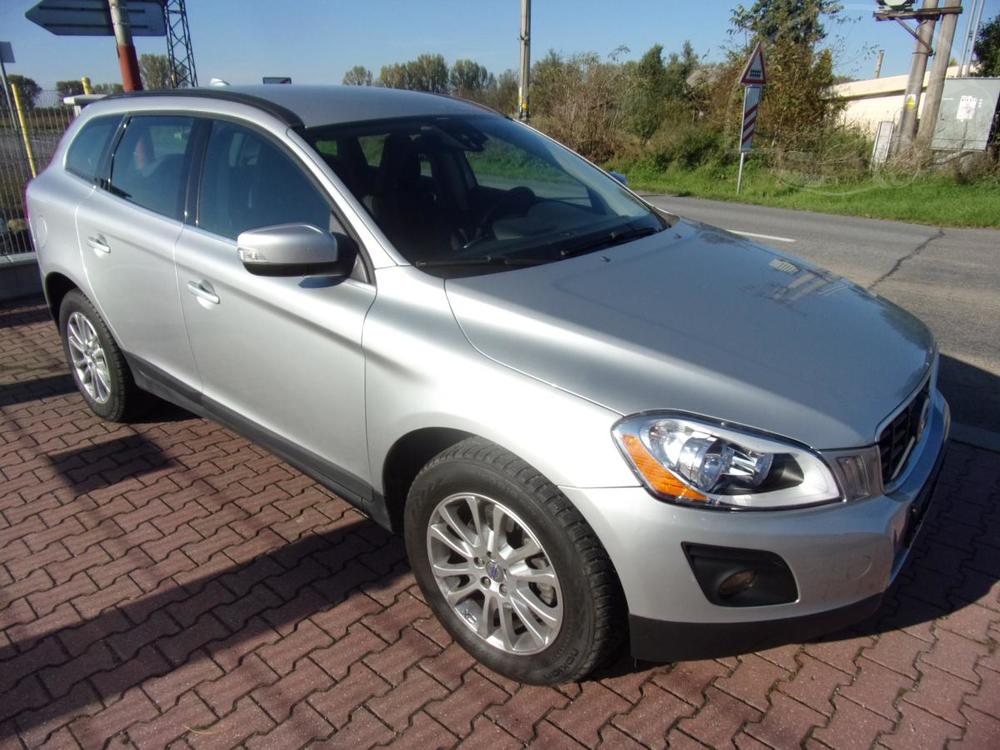 Volvo XC60 2,4 D5 AWD NAVI ALU BT