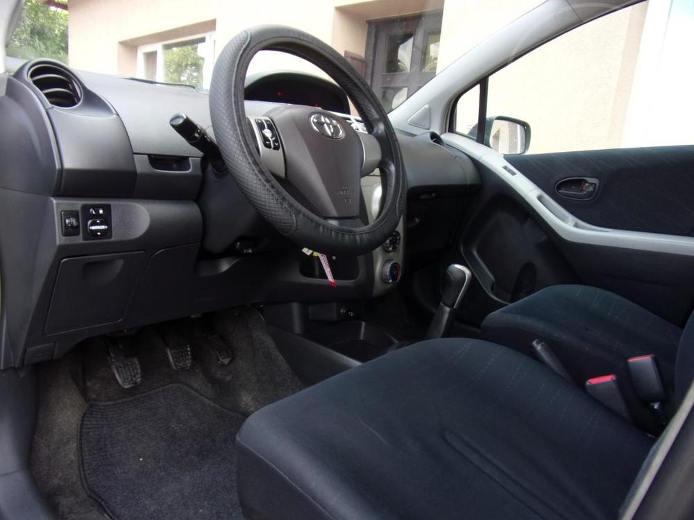 Toyota Yaris 1,3 VVT-i 64KW KLIMA 1 MAJITEL