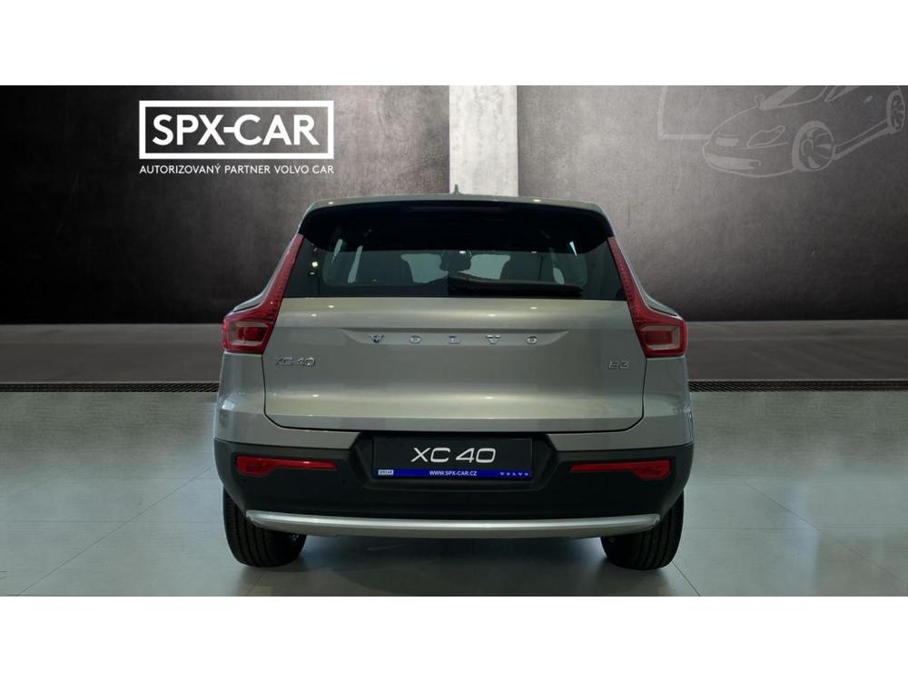 Volvo XC40 CORE, B3 FWD, 120+10 kW / 163+