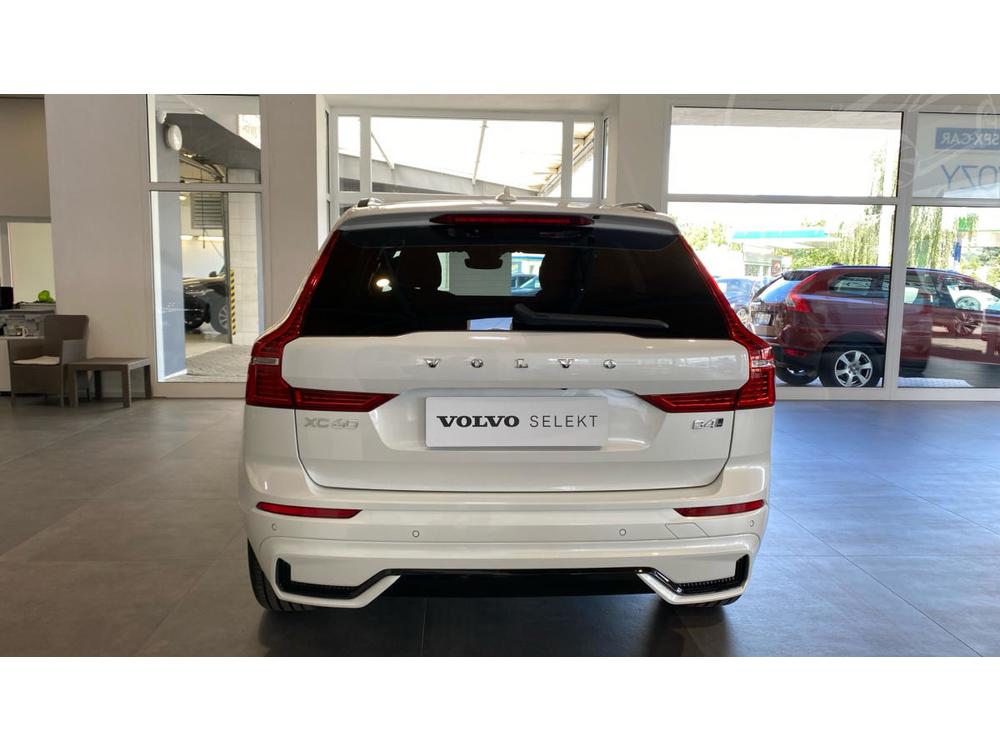 Volvo XC60 PLUS DARK, B4 AWD, 145+10 kW /