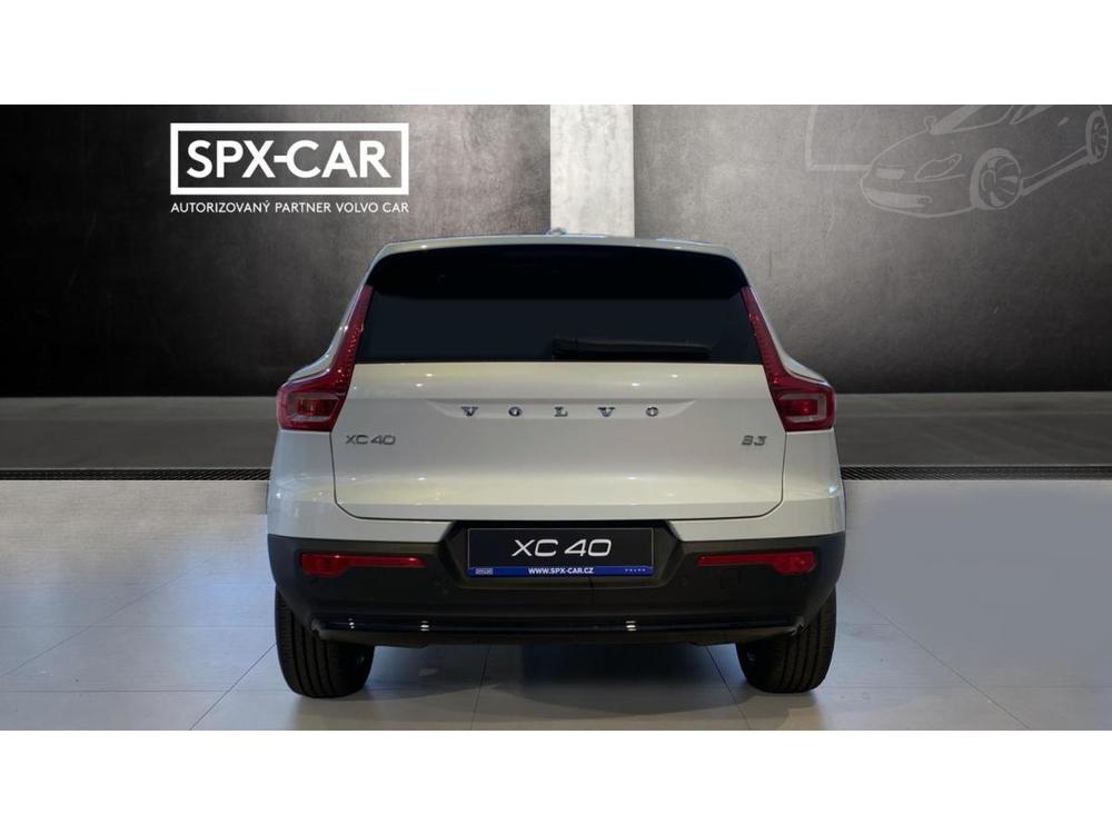 Volvo XC40 PLUS DARK, B4 FWD, 145+10 kW /