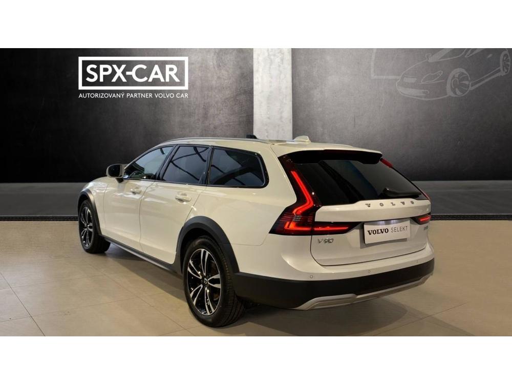 Volvo V90 Cross Country Pro, B4 AWD, 145