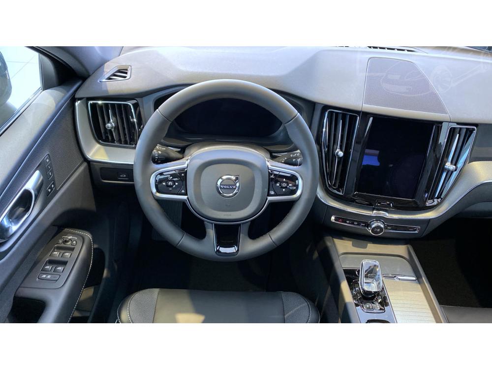 Volvo XC60 PLUS DARK, B4 AWD, 145+10 kW /