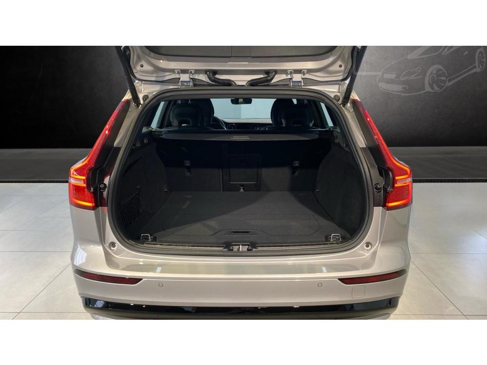 Volvo V60 PLUS DARK, B4, 145+10 kW / 197