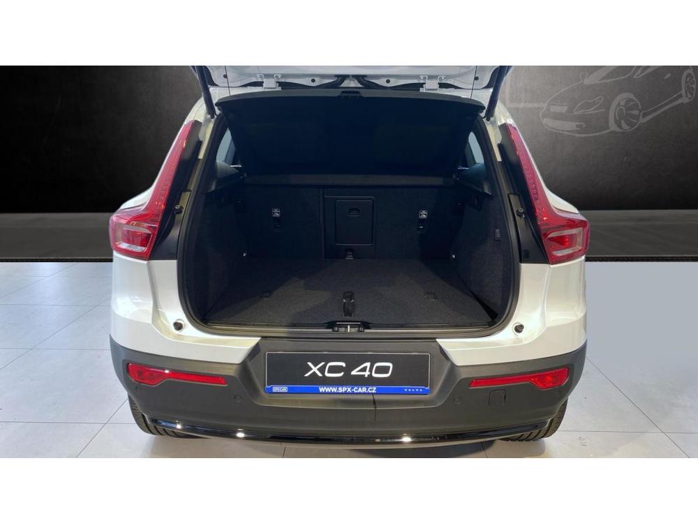 Volvo XC40 PLUS DARK, B3 FWD, 120+10 kW /