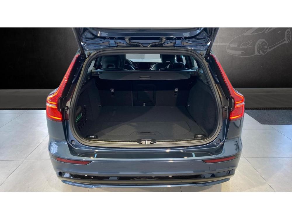 Volvo V60 PLUS DARK, B4, 145+10 kW / 197