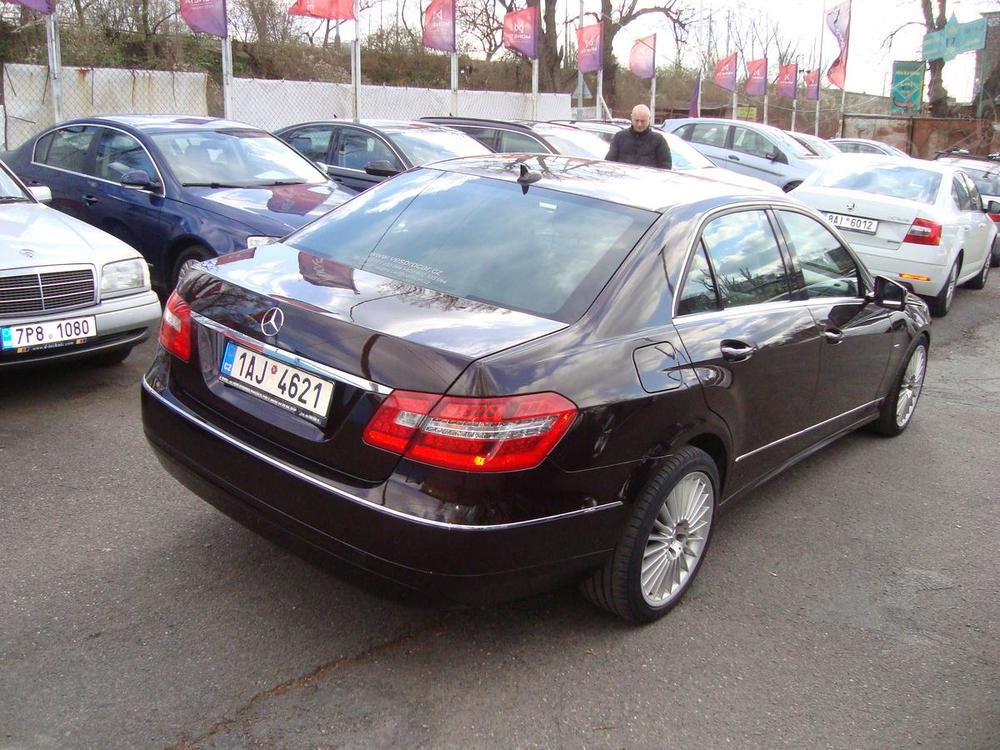 Mercedes-Benz E 250 CDi,AUT,R, 1.Maj.Servis.kn