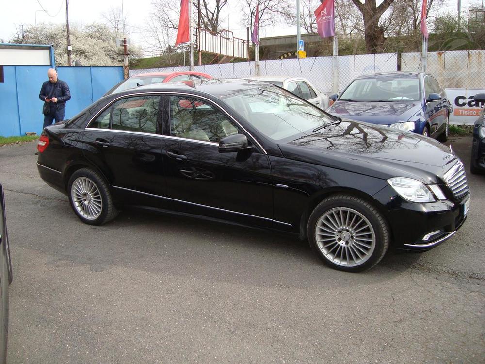 Mercedes-Benz E 250 CDi,AUT,R, 1.Maj.Servis.kn