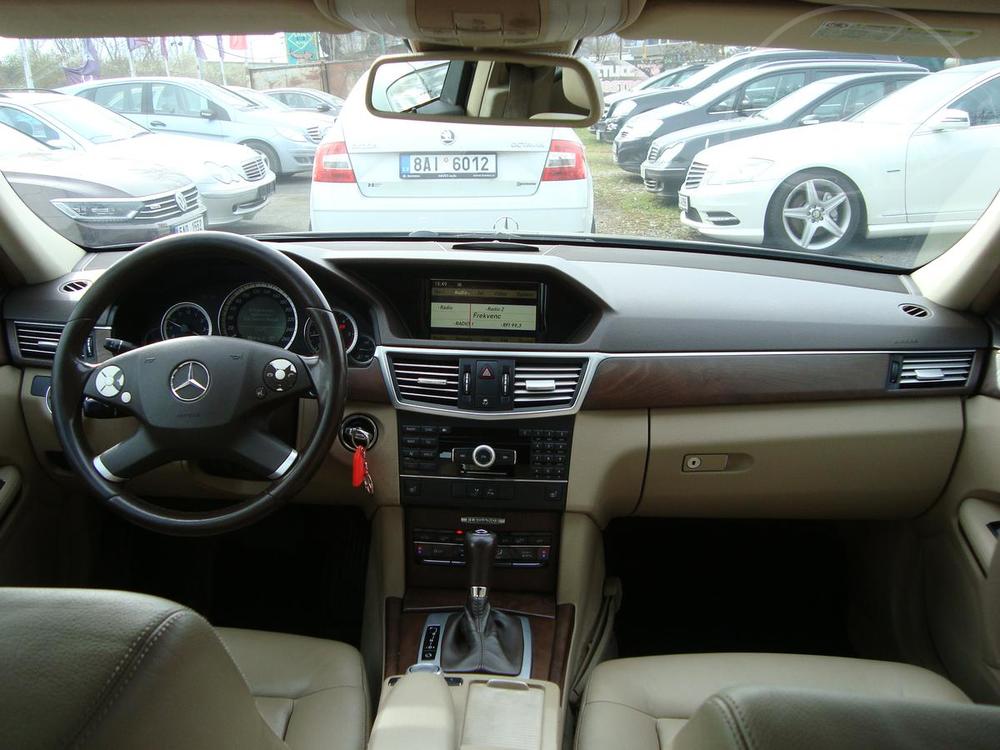 Mercedes-Benz E 250 CDi,AUT,R, 1.Maj.Servis.kn