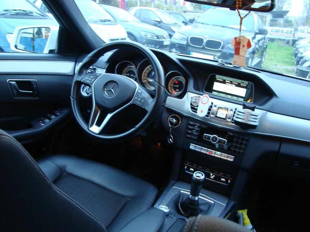 Mercedes-Benz E 220 CDi, Serv.k.D,Manul,2.Maj