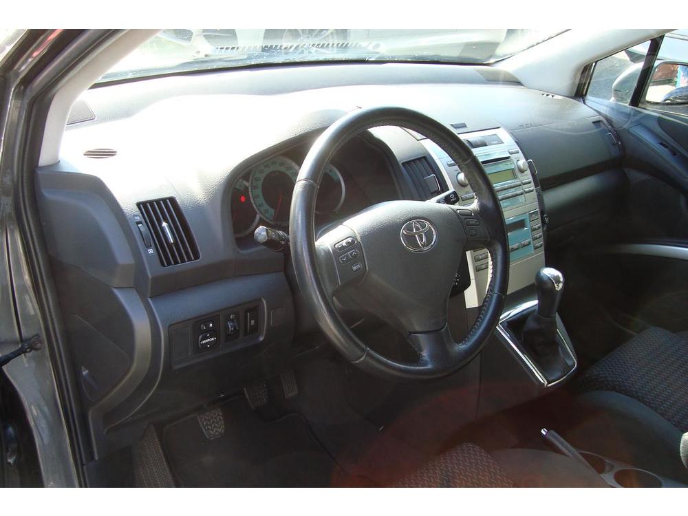 Toyota Corolla Verso 2.2 D-4D,R,2.Maj.Servis.kn.